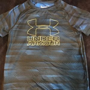 Boys size Medium Under Armour T shirt